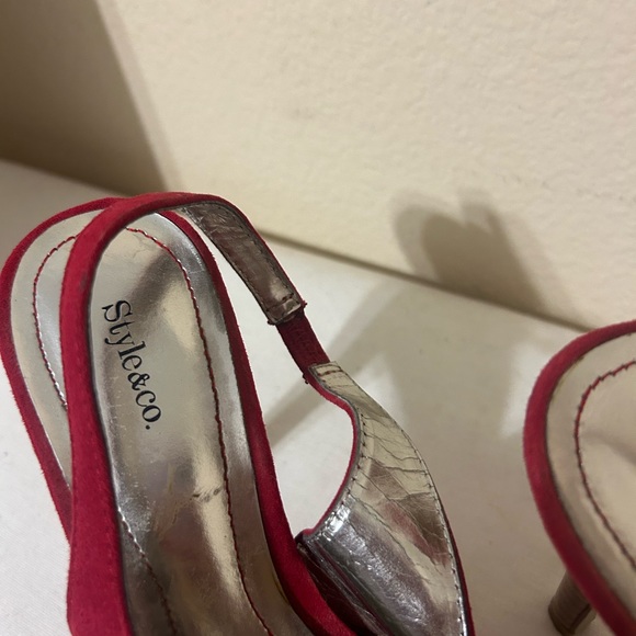 Red high heels - Picture 3 of 4